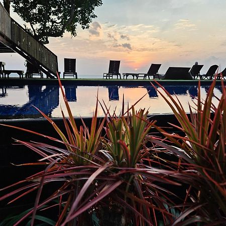Отель Sunsethouse Lombok Мангсит Экстерьер фото
