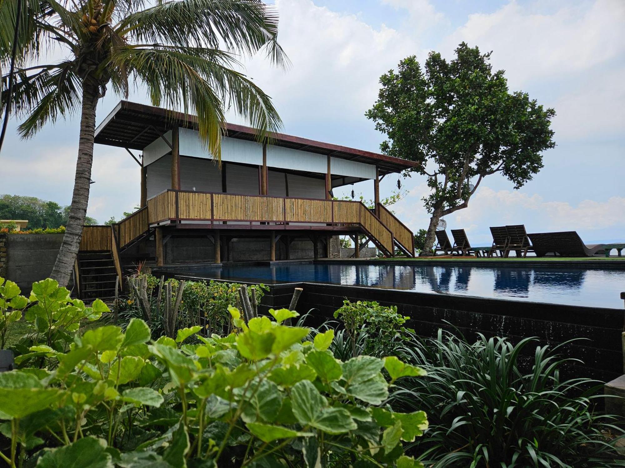 Отель Sunsethouse Lombok Мангсит Экстерьер фото