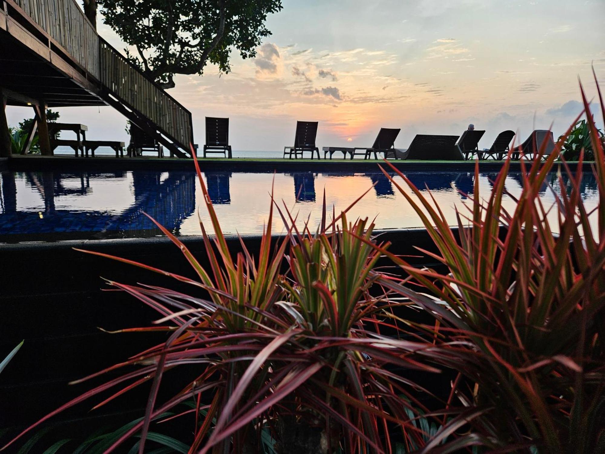 Отель Sunsethouse Lombok Мангсит Экстерьер фото