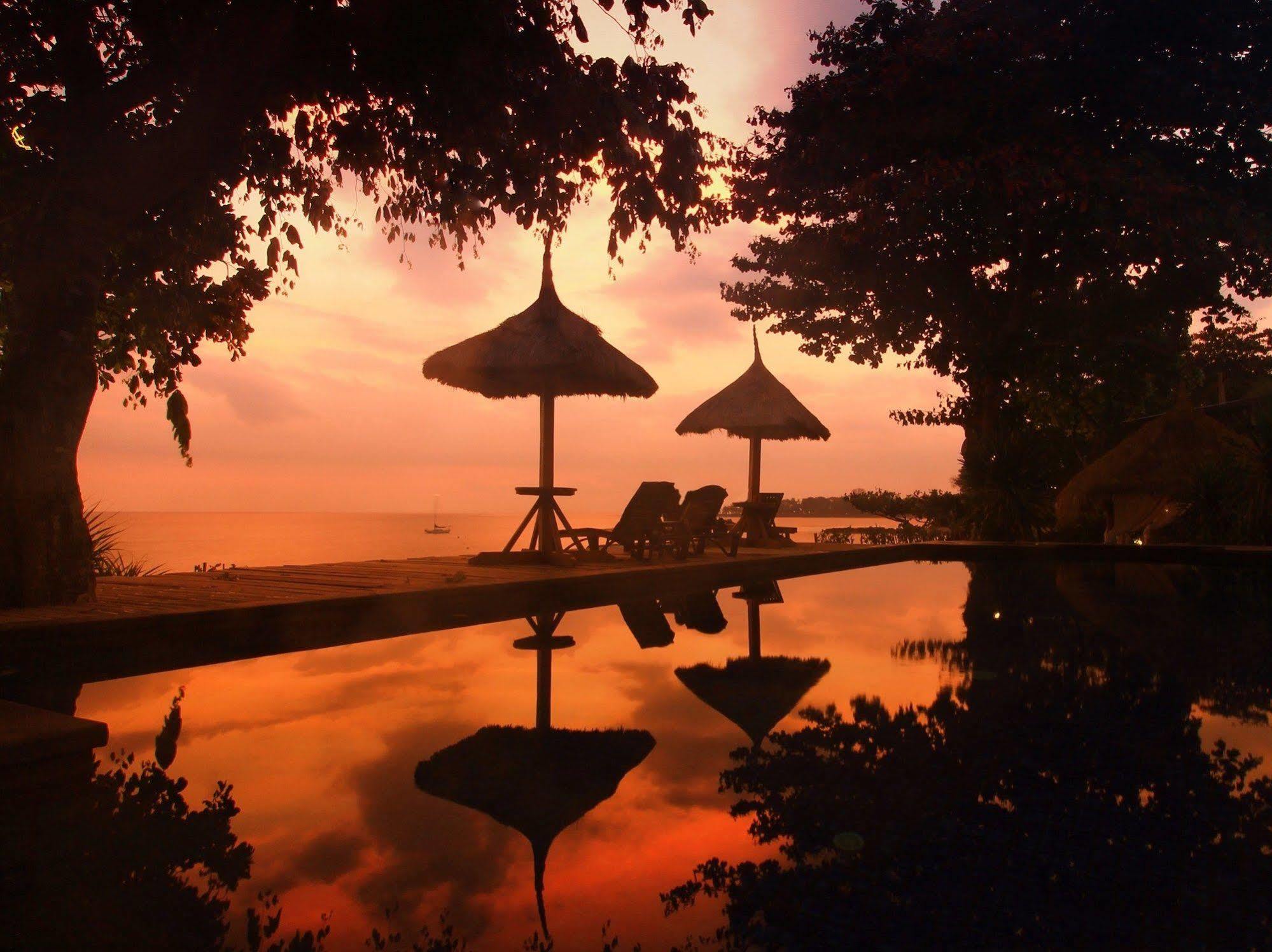 Отель Sunsethouse Lombok Мангсит Экстерьер фото